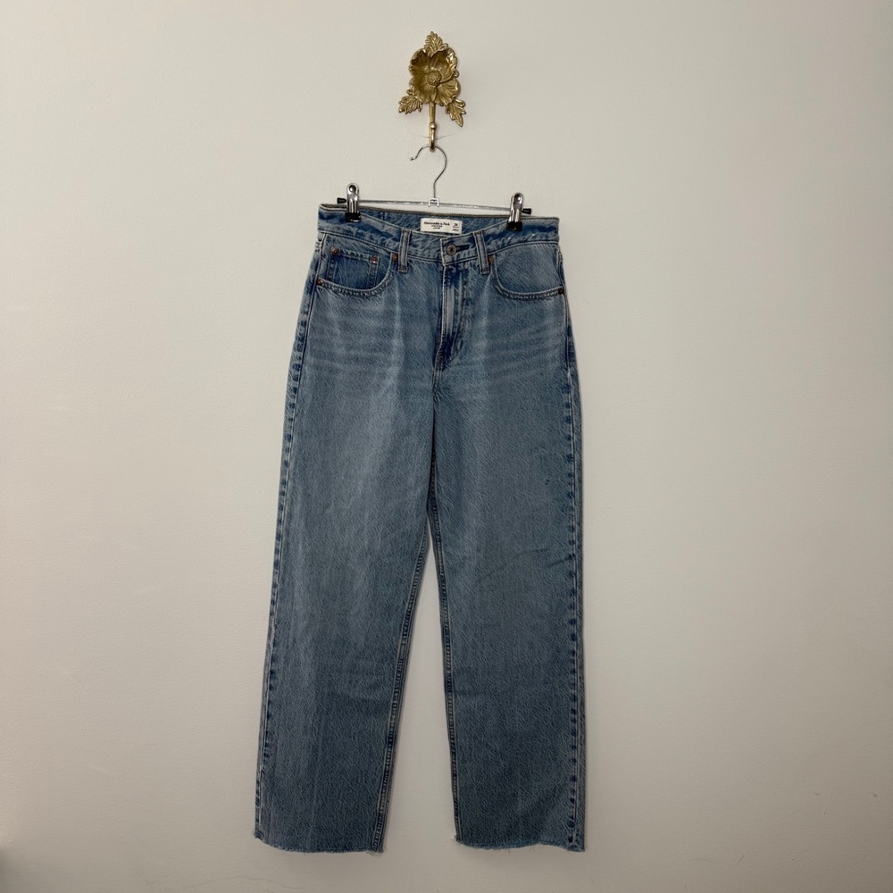 Abercrombie & Fitch The Loose High Rise Jeans 26